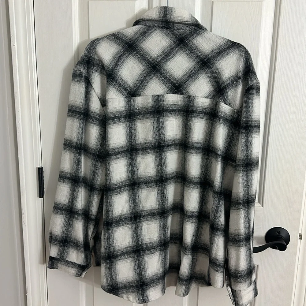 Babe Shacket size large - Picture 6 of 8
